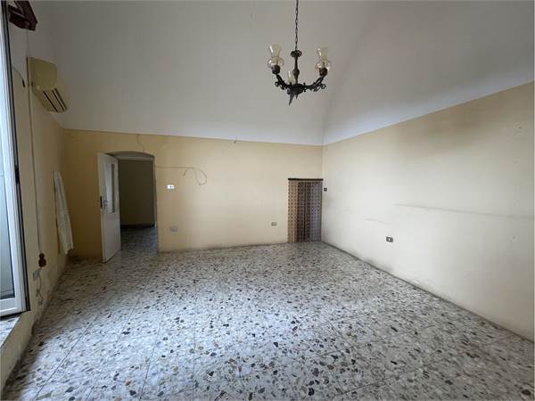 BILOCALE A PIANO TERRA