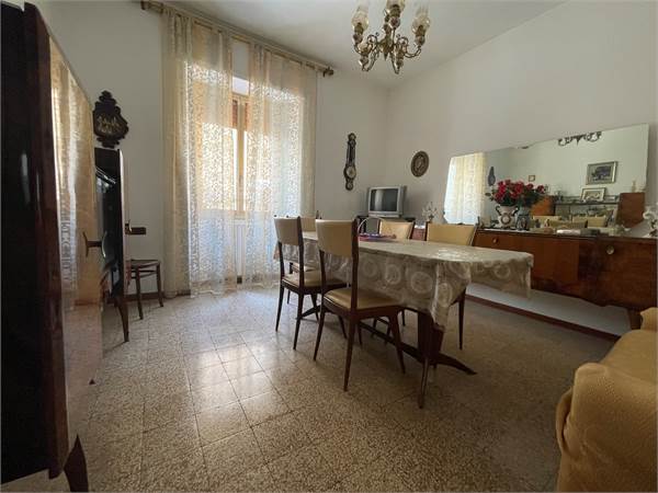 APPARTAMENTO AL PIANO RIALZATO