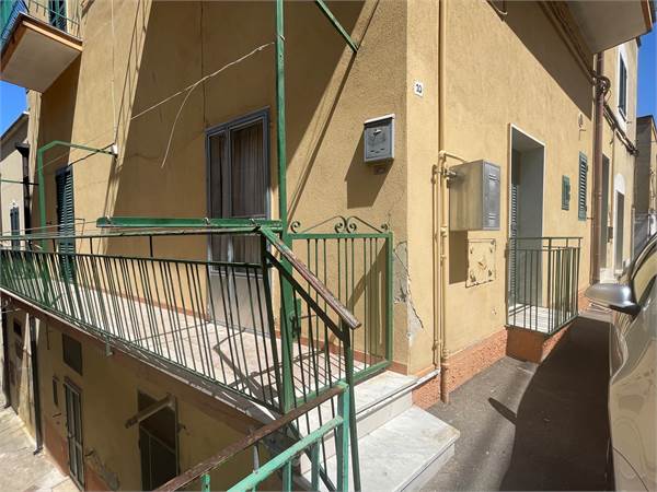 APPARTAMENTO CON INGRESSO INDIPENDENTE 