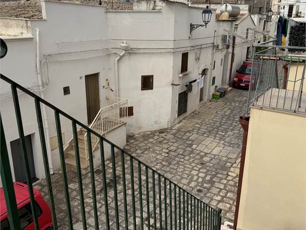 TRILOCALE  NEL CENTRO STORICO DA RISTRUTTURARE