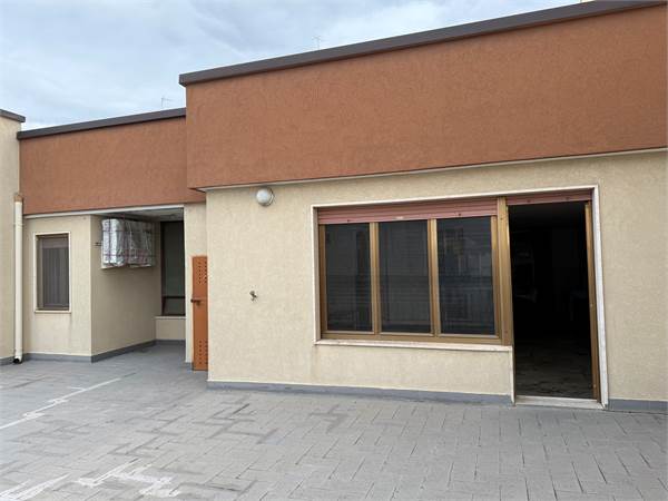 ATTICO CENTRALISSIMO CON BOX AUTO