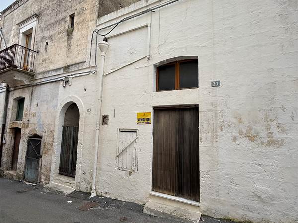 APPARTAMENTI A PIANO TERRA E PRIMO CON GARAGE E GIARDINO